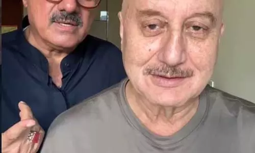 खोसला का घोसला-2 की शूटिंग हुई पूरी, अनुपम खेर ने बोमन को साथ काम करने के लिए जताया आभार खोसला का घोसला-2 की शूटिंग हुई पूरी, अनुपम खेर ने बोमन को साथ काम करने के लिए जताया आभार