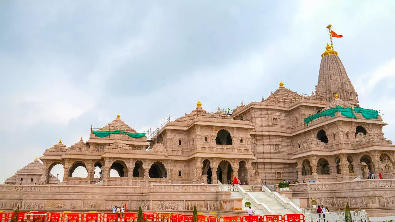 Ayodhya: राम दरबार में पास सिस्टम खत्म, बिना परमिट होंगे दर्शन Ayodhya: राम दरबार में पास सिस्टम खत्म, बिना परमिट होंगे दर्शन