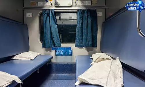 RAC टिकट यात्रियों के लिए रेलवे का बड़ा निर्देश, चादर और कंबल उपलब्ध कराने पर दिया जोर RAC टिकट यात्रियों के लिए रेलवे का बड़ा निर्देश, चादर और कंबल उपलब्ध कराने पर दिया जोर