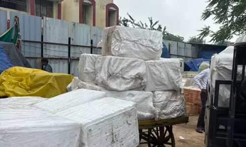 रेलवे पार्सल गोदाम से 5 क्विंटल पनीर जब्त