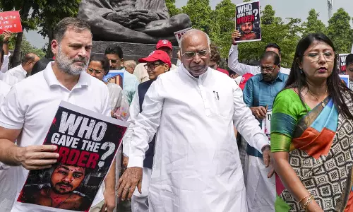 विपक्ष ने अमित शाह पर साधा निशाना, विरोध मार्च निकालकर जताया आक्रोश