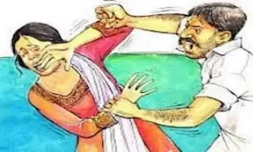दहेज में कार की मांग पूरी न होने पर विवाहिता की हत्या का आरोप दहेज में कार की मांग पूरी न होने पर विवाहिता की हत्या का आरोप
