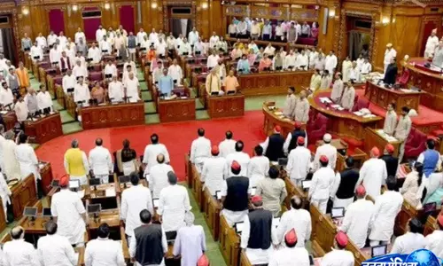 सपा के प्रदर्शन के बाद विधानसभा का मानसून सत्र हुआ समाप्त सपा के प्रदर्शन के बाद विधानसभा का मानसून सत्र हुआ समाप्त