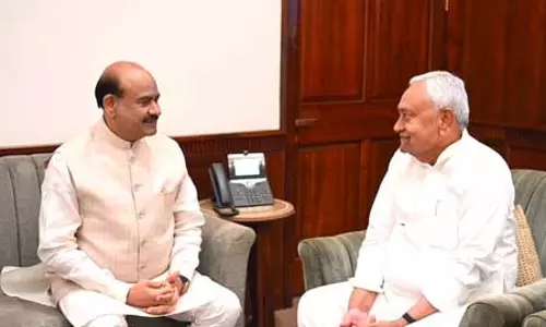 पीएम मोदी के बाद लोकसभा स्पीकर से मिले नीतीश कुमार, राजनीतिक हलकों में चर्चाएं तेज पीएम मोदी के बाद लोकसभा स्पीकर से मिले नीतीश कुमार, राजनीतिक हलकों में चर्चाएं तेज
