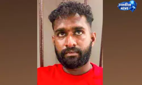 चेरपुलासेरी में MDMA के साथ युवक गिरफ्तार, पुलिस ने बाइक और नकदी भी की जब्त चेरपुलासेरी में MDMA के साथ युवक गिरफ्तार, पुलिस ने बाइक और नकदी भी की जब्त