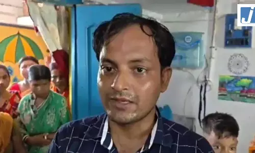 टीचर के ट्रांसफर पर फूट-फूटकर रोए मासूम, वीडियो देख भावुक हुए लोग टीचर के ट्रांसफर पर फूट-फूटकर रोए मासूम, वीडियो देख भावुक हुए लोग