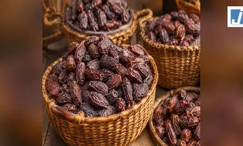 DRI ने 364 मीट्रिक टन प्रतिबंधित पाकिस्तानी सूखा खजूर जब्त किया, यूएई से किए जा रहे थे आयात DRI ने 364 मीट्रिक टन प्रतिबंधित पाकिस्तानी सूखा खजूर जब्त किया, यूएई से किए जा रहे थे आयात