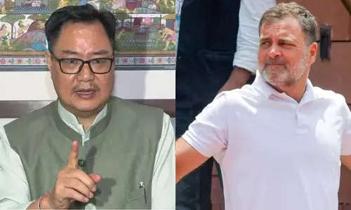 संसद में गतिरोध खत्म करने की कोशिश, किरेन रिजिजू ने राहुल गांधी से की संपर्क की पहल संसद में गतिरोध खत्म करने की कोशिश, किरेन रिजिजू ने राहुल गांधी से की संपर्क की पहल