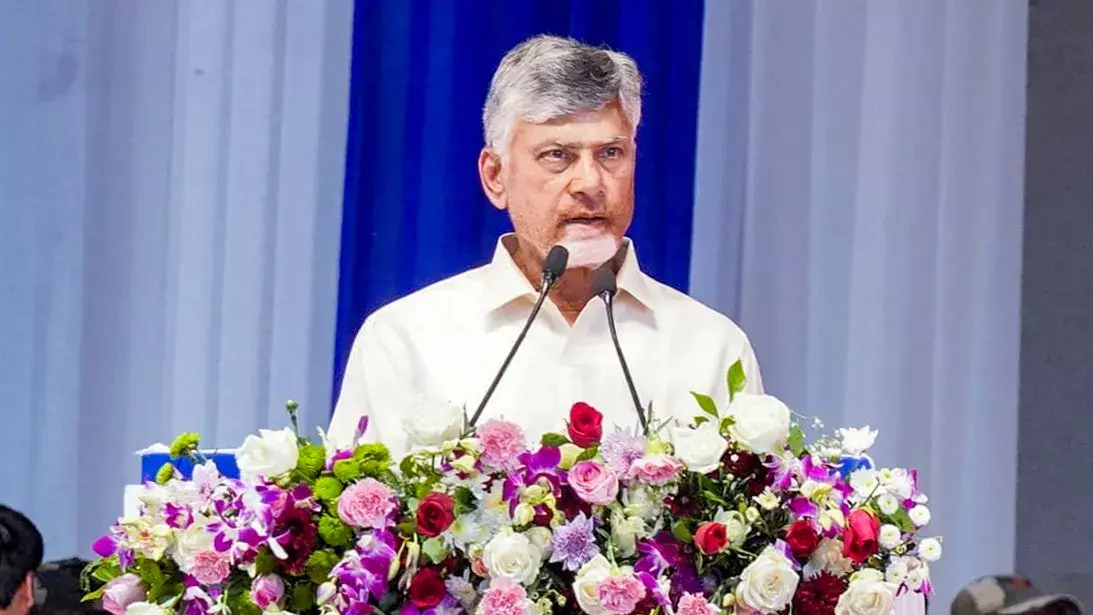 YSRCP ने चंद्रबाबू नायडू पर भोगापुरम हवाई अड्डे के लिए क्रेडिट चोरी का आरोप लगाया YSRCP ने चंद्रबाबू नायडू पर भोगापुरम हवाई अड्डे के लिए क्रेडिट चोरी का आरोप लगाया