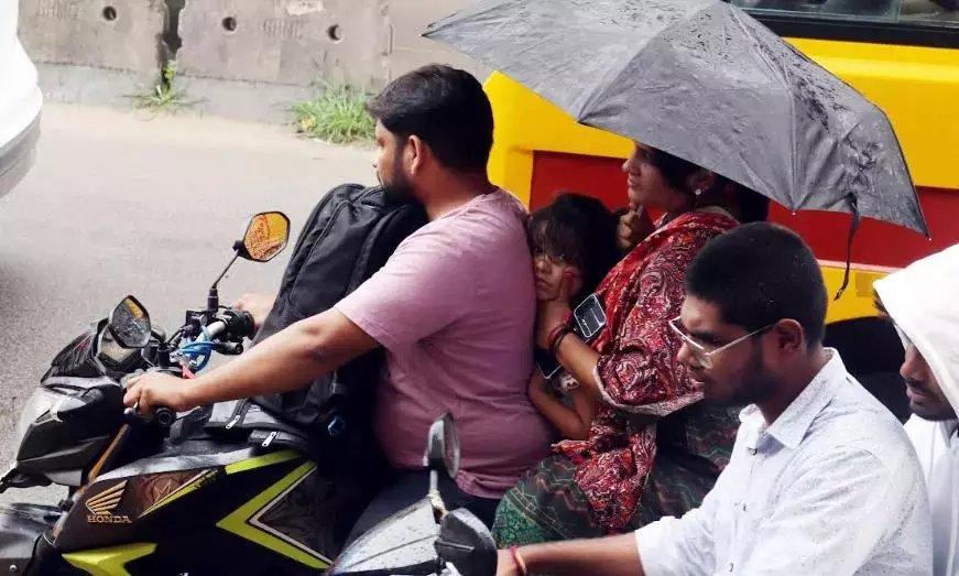 Telangana के कुछ हिस्सों में सुबह की बारिश दोपहर एक बजे तक होने की संभावना है Telangana के कुछ हिस्सों में सुबह की बारिश दोपहर एक बजे तक होने की संभावना है