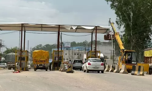फर्जी एंट्री पास से शुल्क चोरी का खुलासा, कई वाहन चालक जांच के घेरे में फर्जी एंट्री पास से शुल्क चोरी का खुलासा, कई वाहन चालक जांच के घेरे में