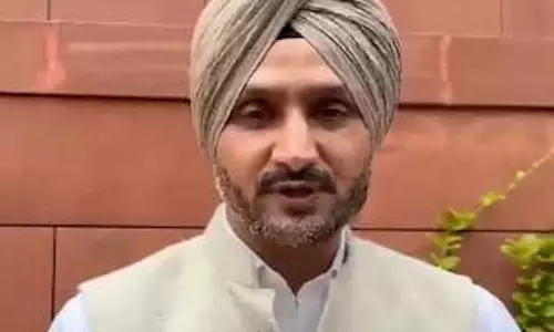 पीएम मोदी से मिलना सौभाग्य, गृह मंत्री शाह से पंजाब में खेलों के विकास पर चर्चा हुई: हरभजन सिंह पीएम मोदी से मिलना सौभाग्य, गृह मंत्री शाह से पंजाब में खेलों के विकास पर चर्चा हुई: हरभजन सिंह