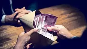 Tamil Nadu: केस दर्ज करने की धमकी देने और 35 लाख रुपये वसूलने के आरोप में इंस्पेक्टर गिरफ्तार Tamil Nadu: केस दर्ज करने की धमकी देने और 35 लाख रुपये वसूलने के आरोप में इंस्पेक्टर गिरफ्तार