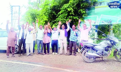 बिजली के अघोषित कटों से भडक़े लोगों ने किया प्रदर्शन बिजली के अघोषित कटों से भडक़े लोगों ने किया प्रदर्शन