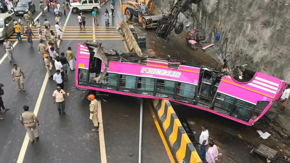 कुट्टीपुरम बस दुर्घटना तेज़ रफ़्तार के कारण हुई: मोटर वाहन विभाग ने रिपोर्ट सौंपी