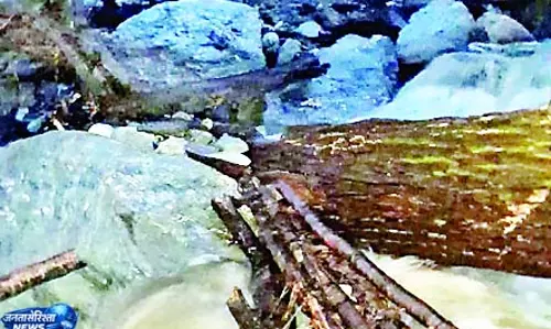 फलाचन में फिर तबाही लाई बारिश फलाचन में फिर तबाही लाई बारिश