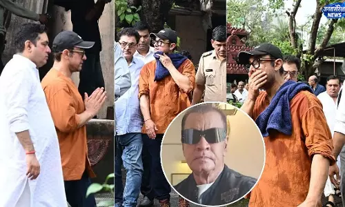 प्रदीप रावत के अंतिम संस्कार में पहुंचे आमिर खान, ‘गजनी’ के को-स्टार को दी भावुक श्रद्धांजलि प्रदीप रावत के अंतिम संस्कार में पहुंचे आमिर खान, ‘गजनी’ के को-स्टार को दी भावुक श्रद्धांजलि