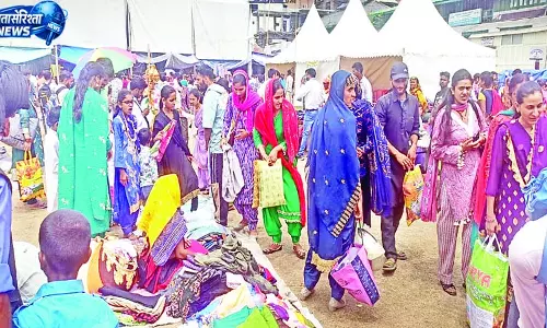 मिंजर मेला खत्म, बाजार गुलजार, उमड़ी भीड़
