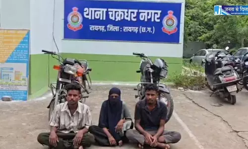 48 घंटे में डबल चोरी का खुलासा, महिला समेत 4 आरोपी गिरफ्तार 48 घंटे में डबल चोरी का खुलासा, महिला समेत 4 आरोपी गिरफ्तार
