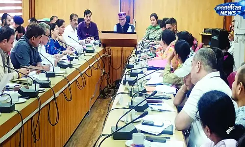 जिला परिषद की बैठक से अफसर गायब