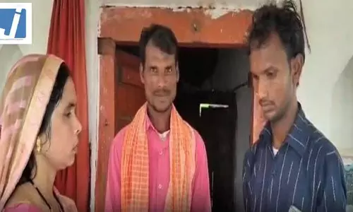 पति ने पत्नी के प्रेम-प्रसंग से तंग आकर शादी प्रेमी के साथ कराई, हैं पांच बच्चे पति ने पत्नी के प्रेम-प्रसंग से तंग आकर शादी प्रेमी के साथ कराई, हैं पांच बच्चे