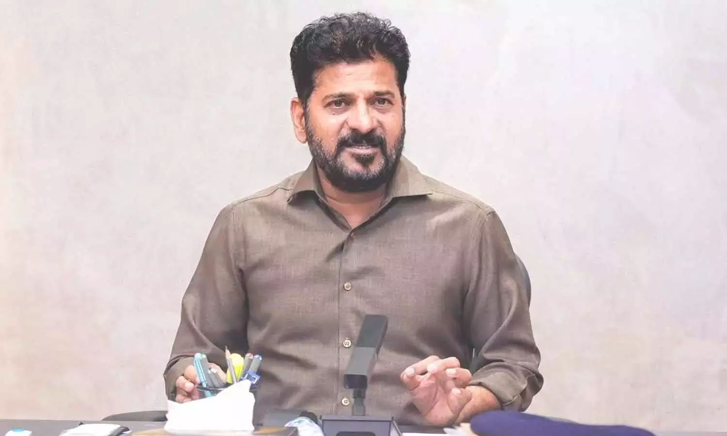 तेलंगाना के CM ने पुलिस भर्ती की समीक्षा की, अधिकारियों को पारदर्शिता के निर्देश दिये तेलंगाना के CM ने पुलिस भर्ती की समीक्षा की, अधिकारियों को पारदर्शिता के निर्देश दिये