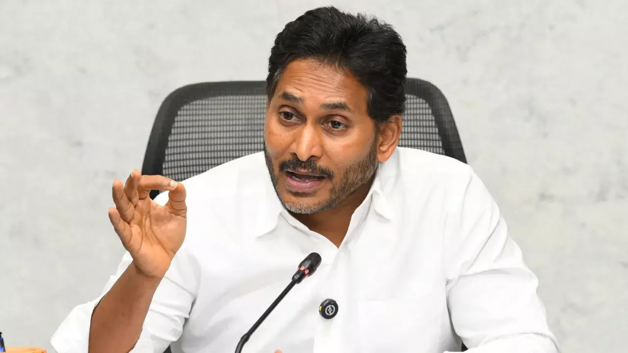 जगन का चंद्रबाबू सरकार पर निशाना: तंबाकू किसानों के मुद्दे पर साधा निशाना जगन का चंद्रबाबू सरकार पर निशाना: तंबाकू किसानों के मुद्दे पर साधा निशाना