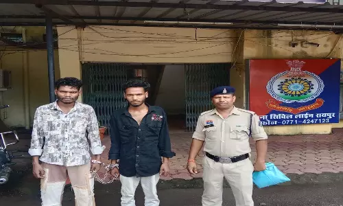 रायपुर में धारदार चाकू के साथ 2 आरोपी गिरफ्तार रायपुर में धारदार चाकू के साथ 2 आरोपी गिरफ्तार