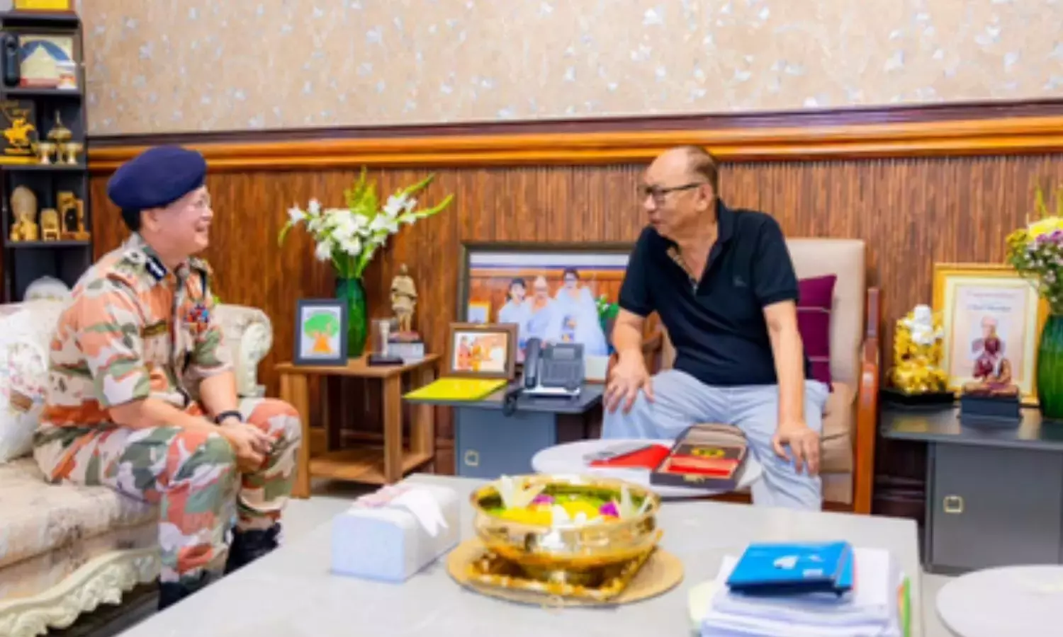 Manipur CM और ITBP के IG ने आंतरिक सुरक्षा और नागरिक कार्यों पर चर्चा की Manipur CM और ITBP के IG ने आंतरिक सुरक्षा और नागरिक कार्यों पर चर्चा की