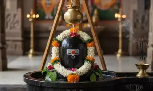 शिवलिंग और ज्योतिर्लिंग में क्या है अंतर? अंतर जानकर रह जाएंगे हैरान शिवलिंग और ज्योतिर्लिंग में क्या है अंतर? अंतर जानकर रह जाएंगे हैरान
