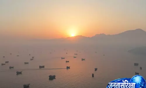 खाड़ी संकट में भारत की रणनीति सफल, होर्मुज से सुरक्षित गुजरे 60 जहाज खाड़ी संकट में भारत की रणनीति सफल, होर्मुज से सुरक्षित गुजरे 60 जहाज