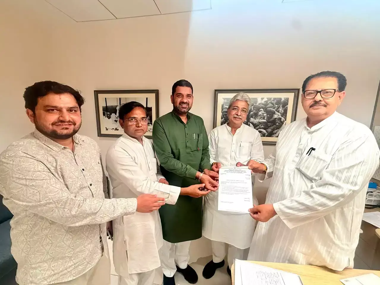 Chandigarh: एचपीसीसी समन्वय एवं संपर्क केंद्र की कमान अब दीपक लांबा के हाथ Chandigarh: एचपीसीसी समन्वय एवं संपर्क केंद्र की कमान अब दीपक लांबा के हाथ
