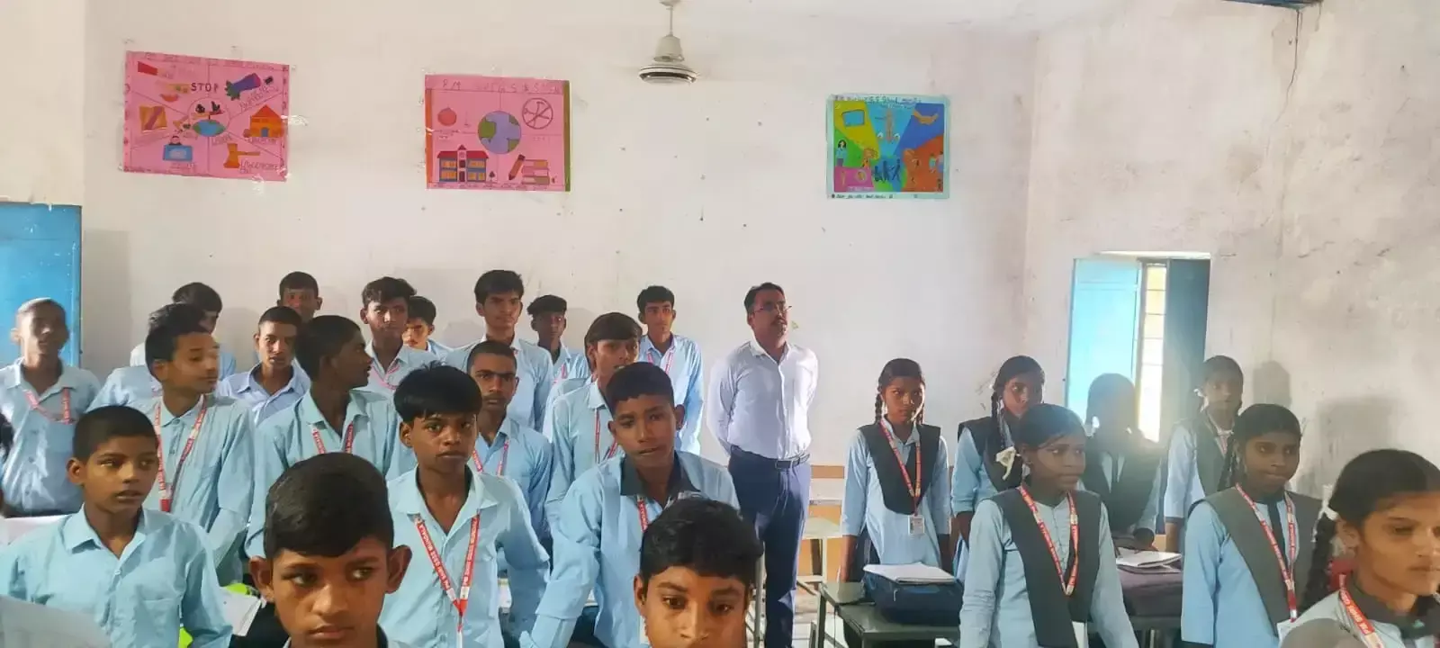 Salumbhar: बच्चों के साथ क्लास में बैठे कलेक्टर, शिक्षा व्यवस्था का लिया जायजा Salumbhar: बच्चों के साथ क्लास में बैठे कलेक्टर, शिक्षा व्यवस्था का लिया जायजा