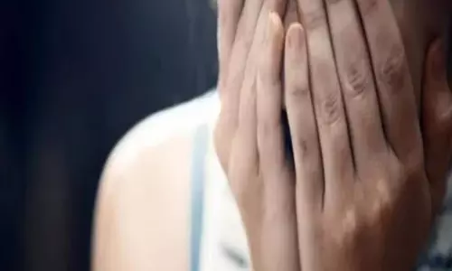 फॉर्च्यूनर की मांग के लिए पत्नी को बनाया ब्लैकमेल का शिकार, डॉक्टर पति पर केस फॉर्च्यूनर की मांग के लिए पत्नी को बनाया ब्लैकमेल का शिकार, डॉक्टर पति पर केस