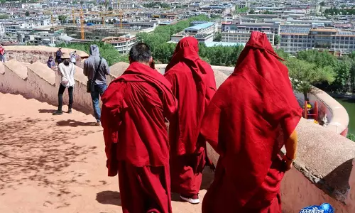 बांध विरोध प्रदर्शन के बाद हिरासत में तिब्बती भिक्षु पर यातना का आरोप, हालत गंभीर