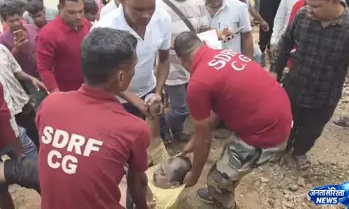 शिवनाथ नदी में कूदकर ढाबा संचालक ने दी जान, SDRF ने निकाला शव शिवनाथ नदी में कूदकर ढाबा संचालक ने दी जान, SDRF ने निकाला शव