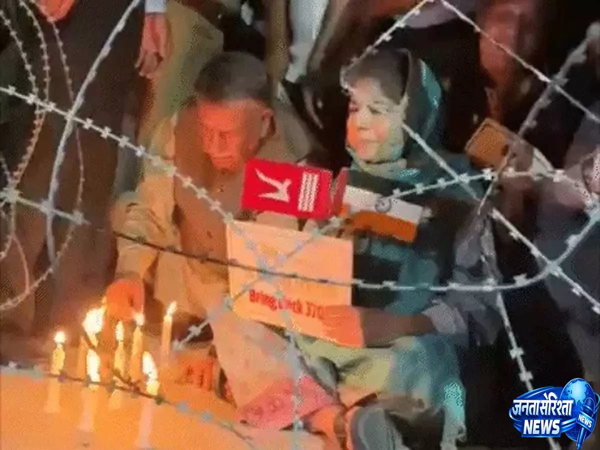 अनुच्छेद 370 हटाने के विरोध में प्रदर्शन, महबूबा मुफ्ती के वायरल वीडियो पर छिड़ी राजनीतिक बहस अनुच्छेद 370 हटाने के विरोध में प्रदर्शन, महबूबा मुफ्ती के वायरल वीडियो पर छिड़ी राजनीतिक बहस