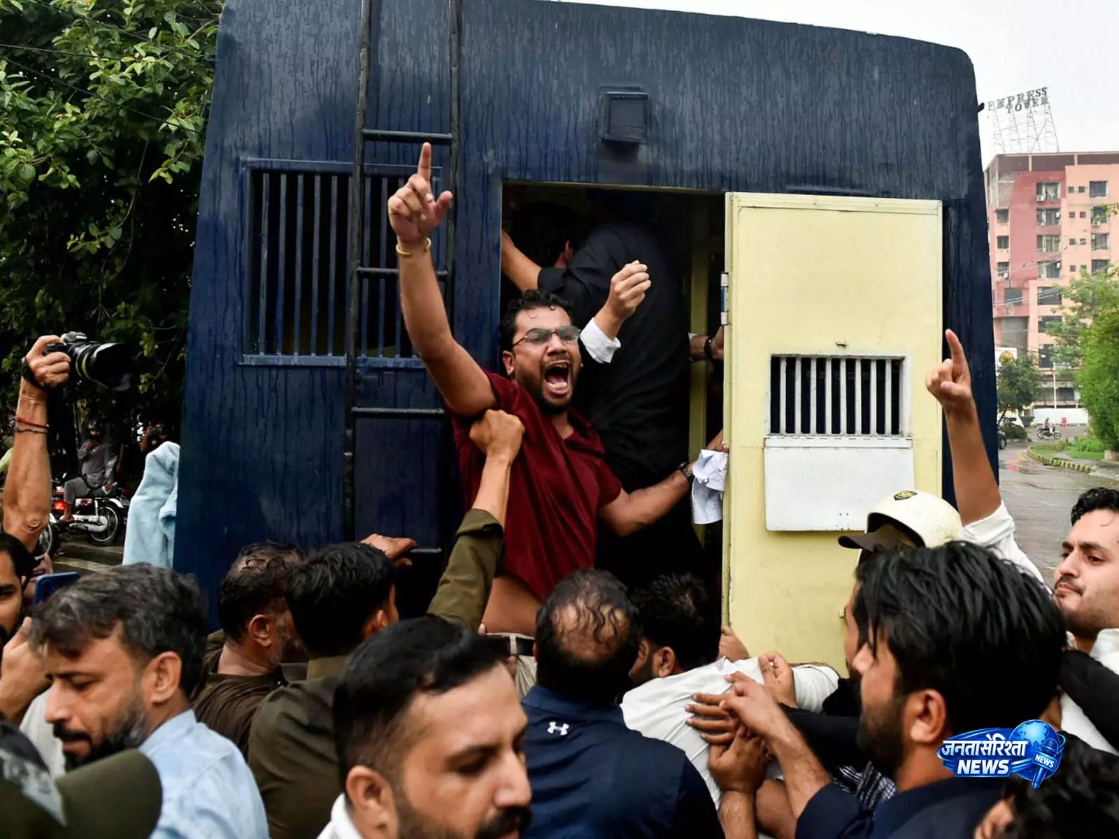 विदेशी मीडिया पर पाकिस्तान की सख्ती, इस्लामाबाद से बाहर रिपोर्टिंग के लिए NOC अनिवार्य