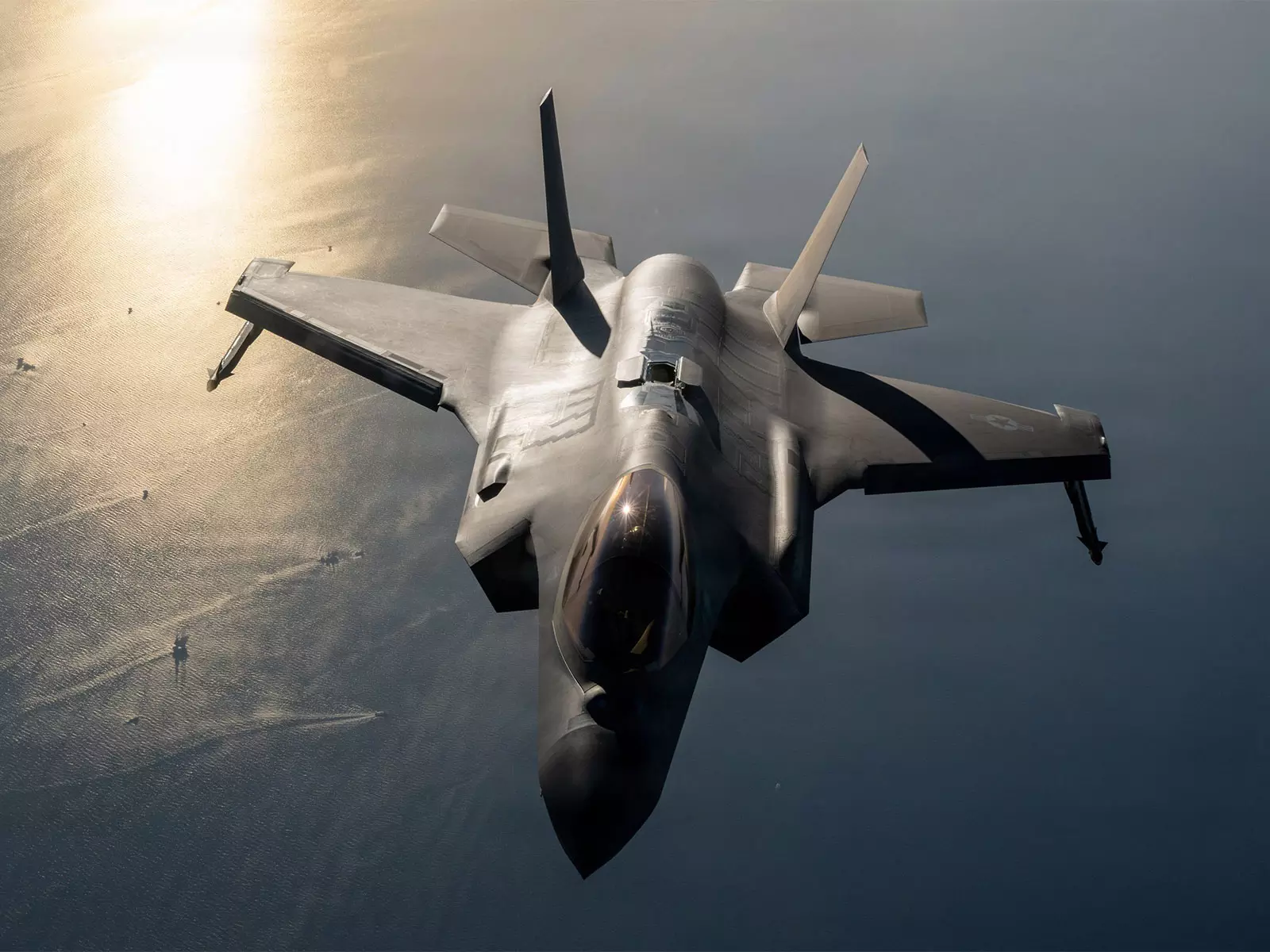 होर्मुज का दक्षिणी मार्ग व्यावसायिक जहाजों के लिए खुला, US CENTCOM का दावा होर्मुज का दक्षिणी मार्ग व्यावसायिक जहाजों के लिए खुला, US CENTCOM का दावा