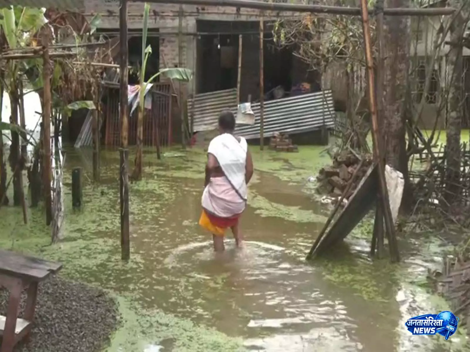 Sivasagar में बाढ़ का कहर, पलभर में उजड़े परिवार अब टेंटों में रहने को मजबूर Sivasagar में बाढ़ का कहर, पलभर में उजड़े परिवार अब टेंटों में रहने को मजबूर
