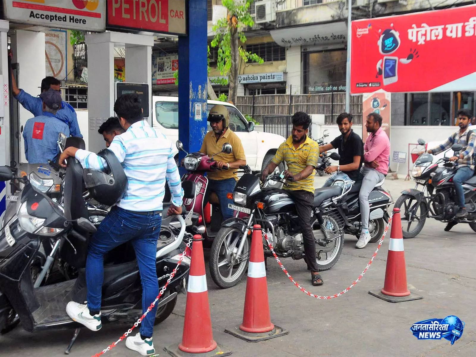SIAM ने E20 पर स्थिति स्पष्ट की, ऑटो उद्योग ने दोहराया पूरा समर्थन SIAM ने E20 पर स्थिति स्पष्ट की, ऑटो उद्योग ने दोहराया पूरा समर्थन