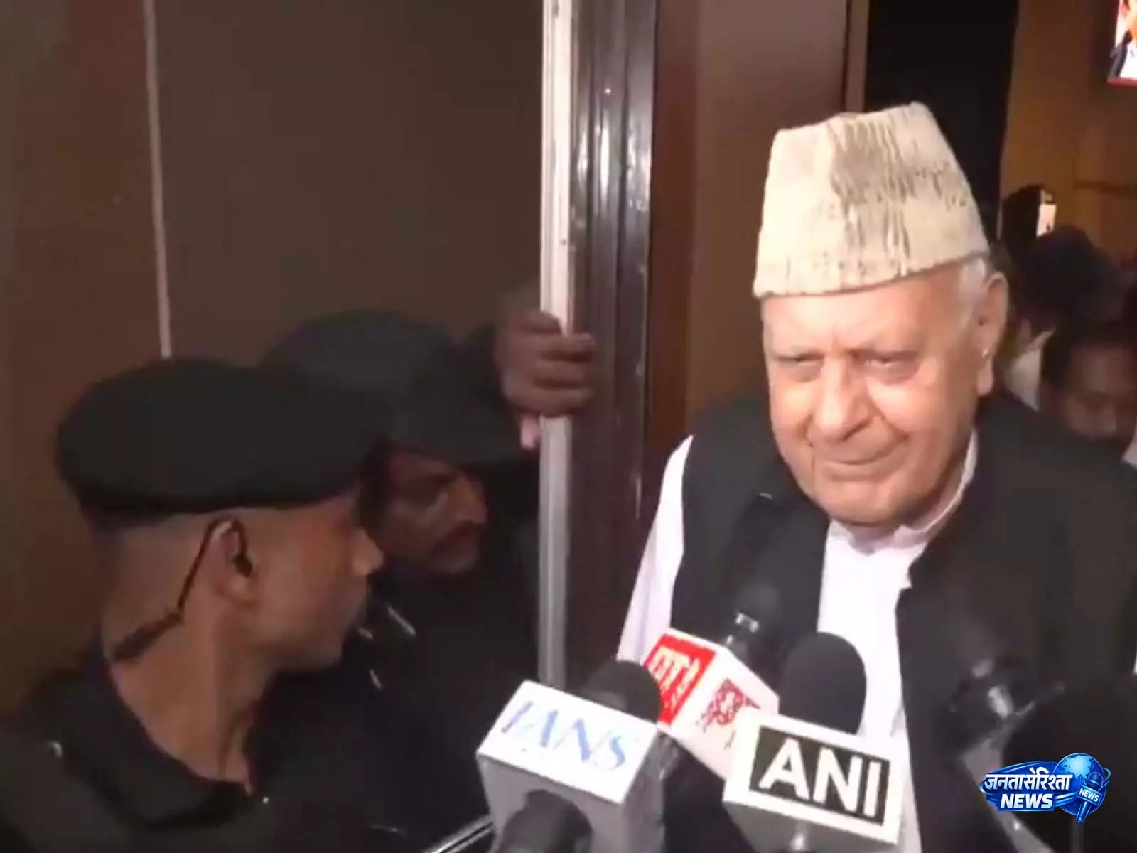 फारूक अब्दुल्ला ने J-K को राज्य का दर्जा बहाल करने की मांग दोहराई फारूक अब्दुल्ला ने J-K को राज्य का दर्जा बहाल करने की मांग दोहराई