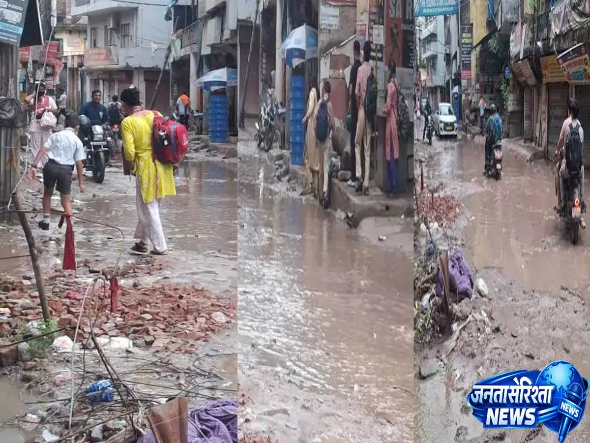 सीवर काम बना लोगों की परेशानी, संगम विहार में टूटी सड़क और जलभराव से राहगीर बेहाल सीवर काम बना लोगों की परेशानी, संगम विहार में टूटी सड़क और जलभराव से राहगीर बेहाल