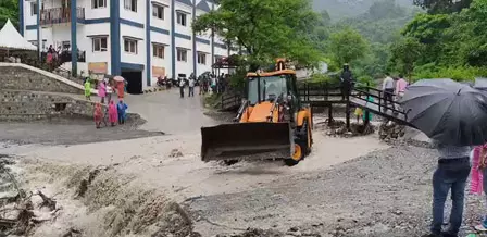 उत्तराखंड: मूसलाधार बारिश से जनजीवन अस्त-व्यस्त, देहरादून में सभी स्कूल बंद, सीएम धामी ने दिए अलर्ट रहने के निर्देश उत्तराखंड: मूसलाधार बारिश से जनजीवन अस्त-व्यस्त, देहरादून में सभी स्कूल बंद, सीएम धामी ने दिए अलर्ट रहने के निर्देश
