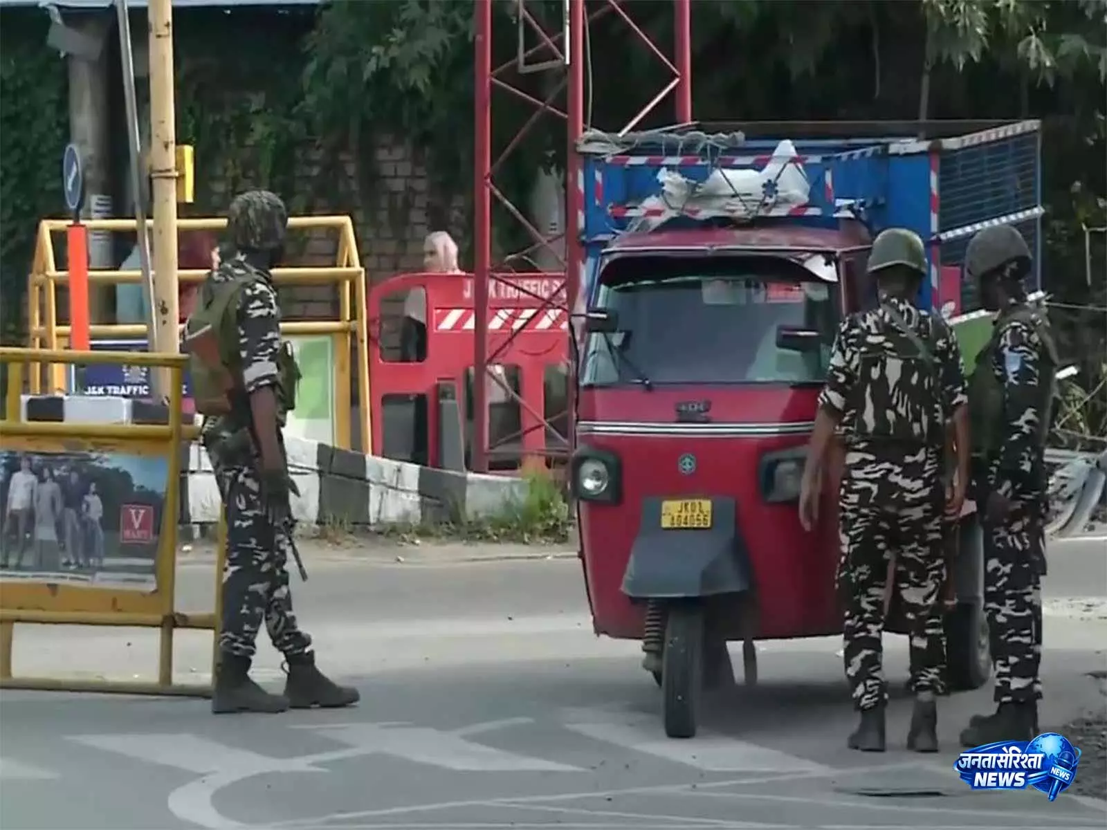 Article 370 हटने की 7वीं वर्षगांठ पर जम्मू-कश्मीर में सुरक्षा कड़ी Article 370 हटने की 7वीं वर्षगांठ पर जम्मू-कश्मीर में सुरक्षा कड़ी