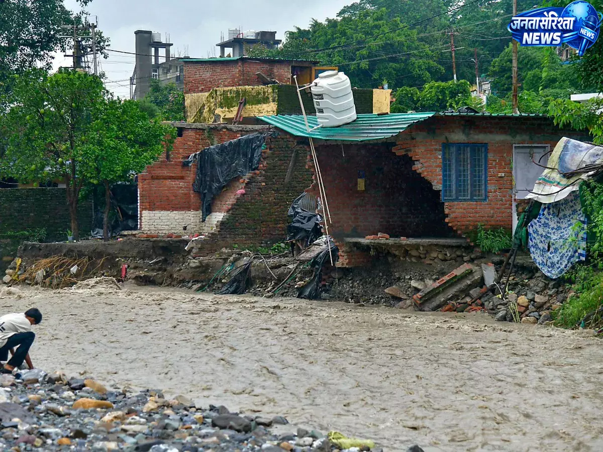 उत्तराखंड में फिर सक्रिय हुआ मॉनसून, 10 जिलों में भारी बारिश का अलर्ट उत्तराखंड में फिर सक्रिय हुआ मॉनसून, 10 जिलों में भारी बारिश का अलर्ट