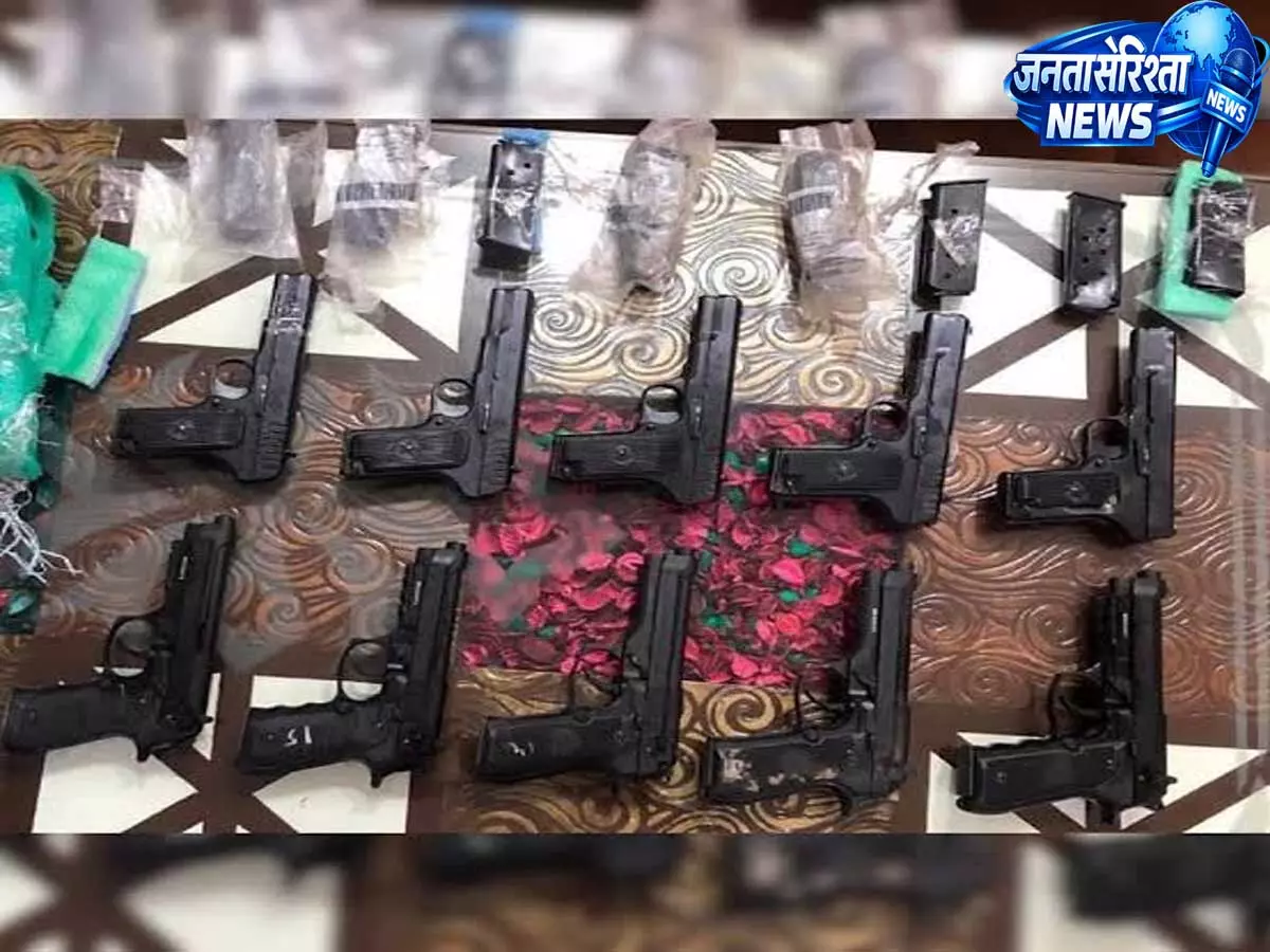 सीमा पार से हथियार पहुंचाने की कोशिश नाकाम, पंजाब में बरामद हुई संदिग्ध खेप सीमा पार से हथियार पहुंचाने की कोशिश नाकाम, पंजाब में बरामद हुई संदिग्ध खेप