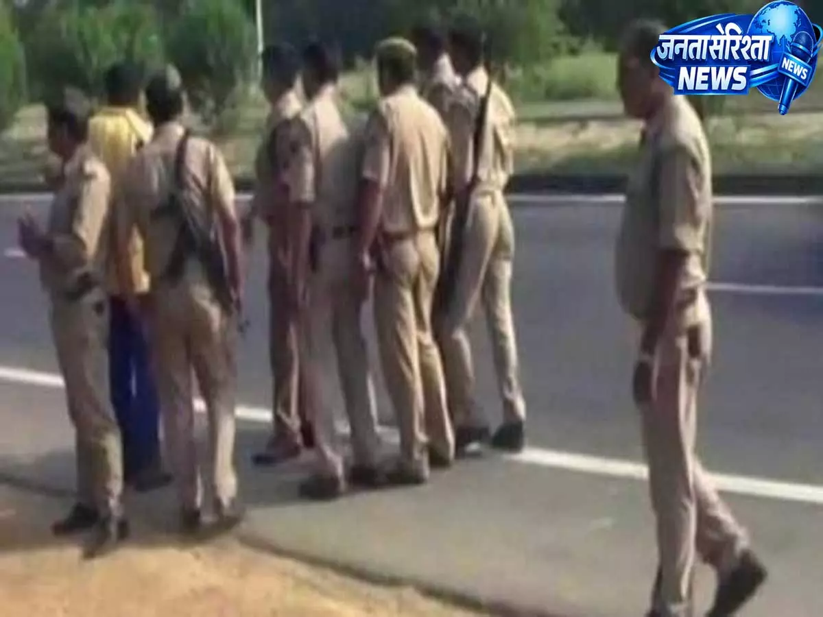 इलाहबाद यूनिवर्सिटी हिंसा: यूपी में तनाव के बाद छात्रों ने किया कर्नलगंज थाने का घेराव इलाहबाद यूनिवर्सिटी हिंसा: यूपी में तनाव के बाद छात्रों ने किया कर्नलगंज थाने का घेराव