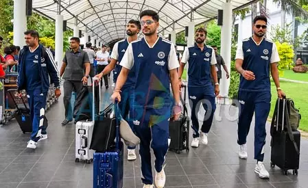 दो मैचों की टेस्ट सीरीज में हिस्सा लेने के लिए श्रीलंका पहुंची टीम इंडिया दो मैचों की टेस्ट सीरीज में हिस्सा लेने के लिए श्रीलंका पहुंची टीम इंडिया