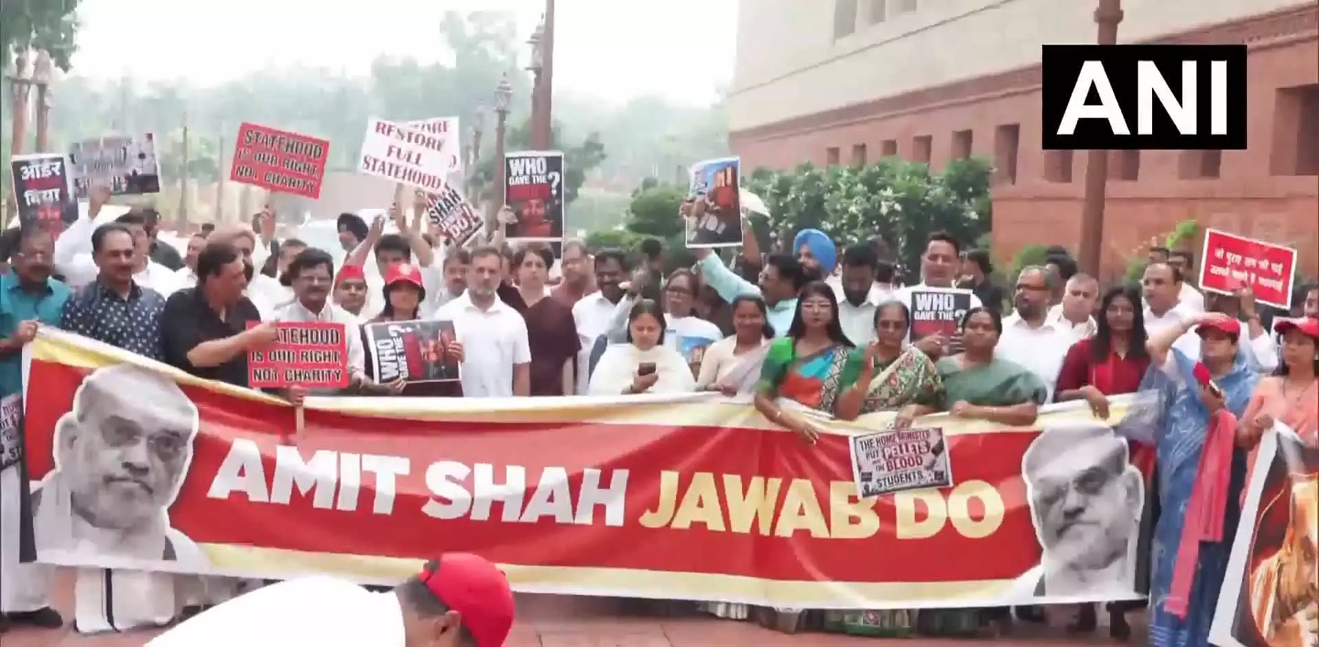 छात्रों पर कार्रवाई के विरोध में विपक्ष का मार्च, VIDEO छात्रों पर कार्रवाई के विरोध में विपक्ष का मार्च, VIDEO
